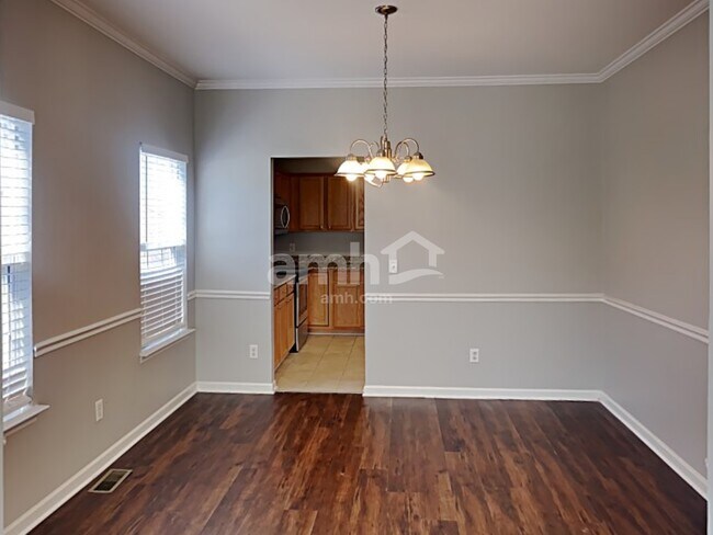 Foto del edificio - 102 Chambliss Ct