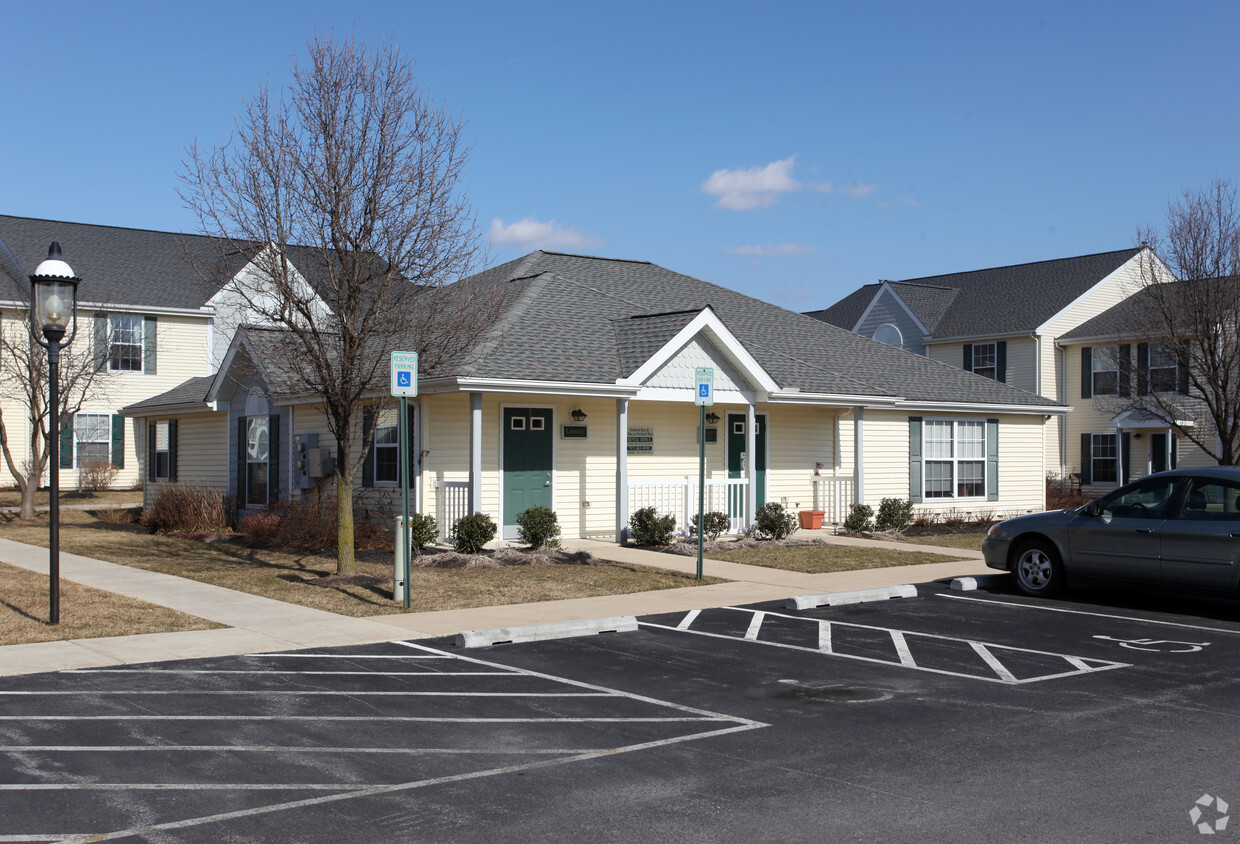 Building Photo - Villas at Orchard Run