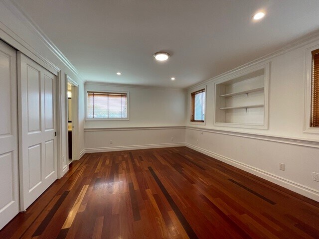 Building Photo - 230 Urbano Dr