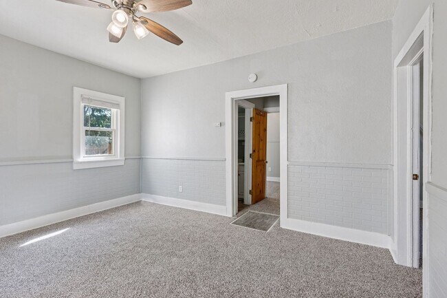 Foto del edificio - 3754 S Delaware St