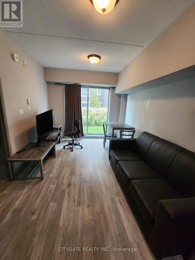 Building Photo - 275 Larch St