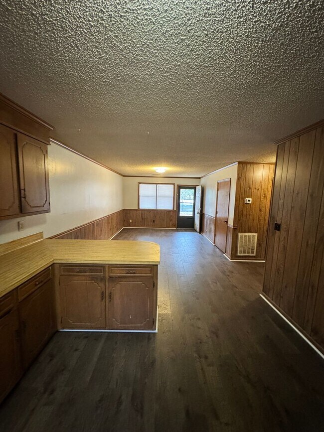 Building Photo - 500 West Second St.