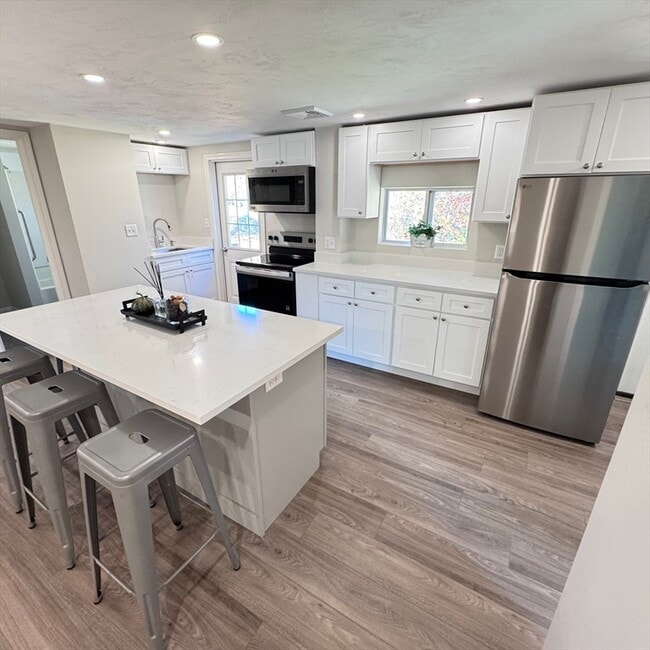 Foto del edificio - 131 Worcester-Providence Turnpike