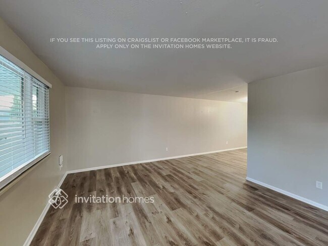 Building Photo - 7113 W Hinsdale Dr