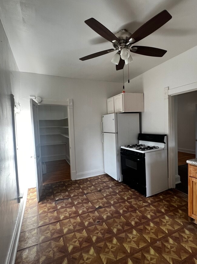 Kitchen & Pantry - 9025 Burlington Ave