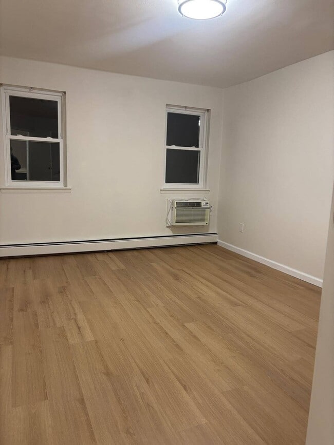 Foto del edificio - 1233 E 69th St