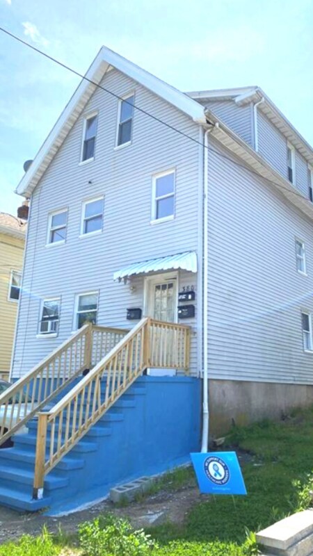 Building Photo - 380 Blatchley Ave
