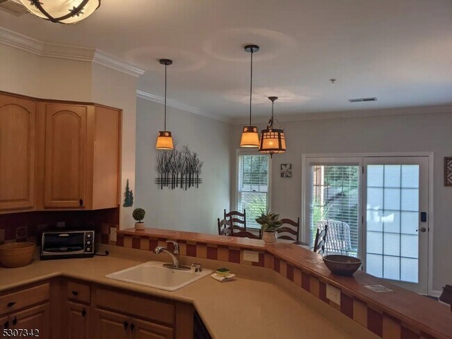 Foto del edificio - 3-13 Maple Cres