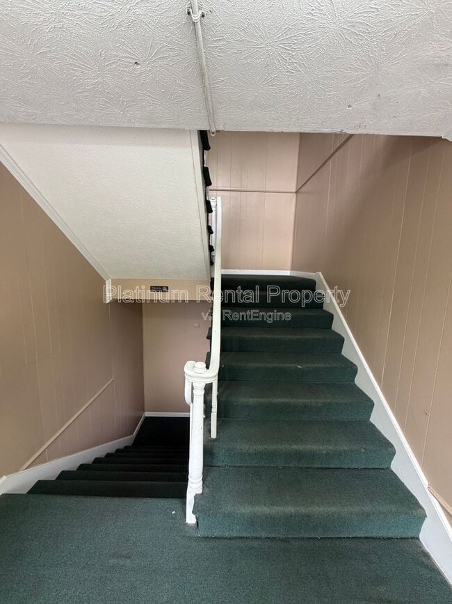 Building Photo - 335 Winding River Dr