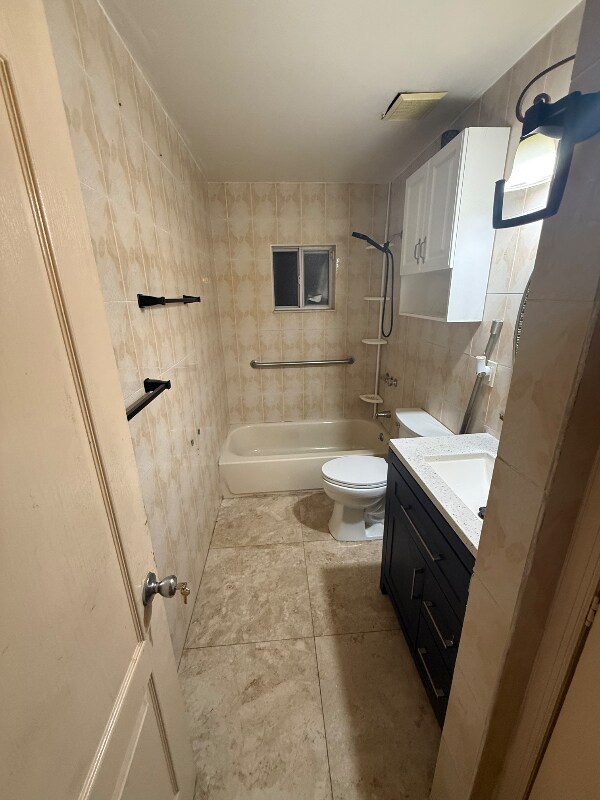 Building Photo - 128 NE 184th Terrace