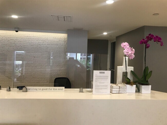 Foto del edificio - 100 Lincoln Rd