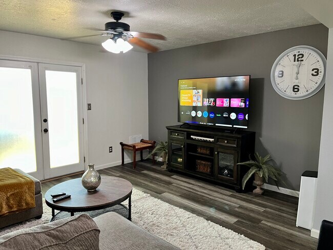 Foto del edificio - 3888 N Butler Ave