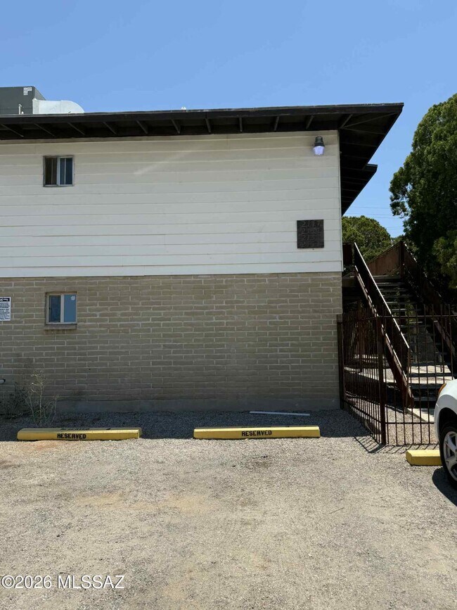 Building Photo - 2151 S Winstel Ave