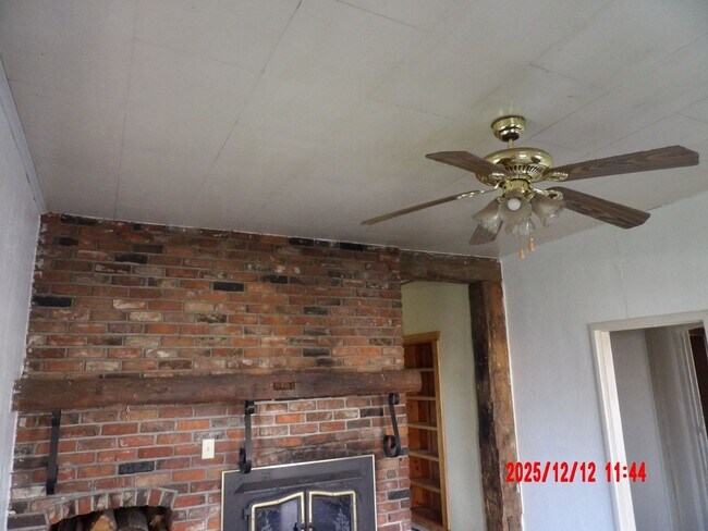 Foto del edificio - 2 Full Bedroom House with TWO BONUS rooms!