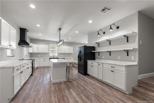 Foto del edificio - 1613 West St