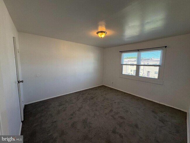 Foto del edificio - 2409 Bloomsdale Rd