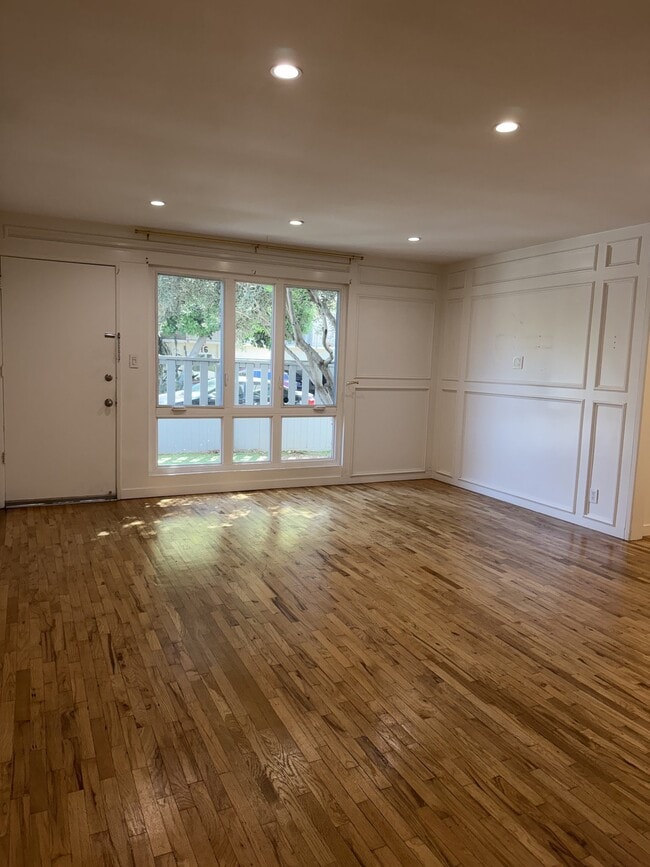 Building Photo - 821 Westmount Dr