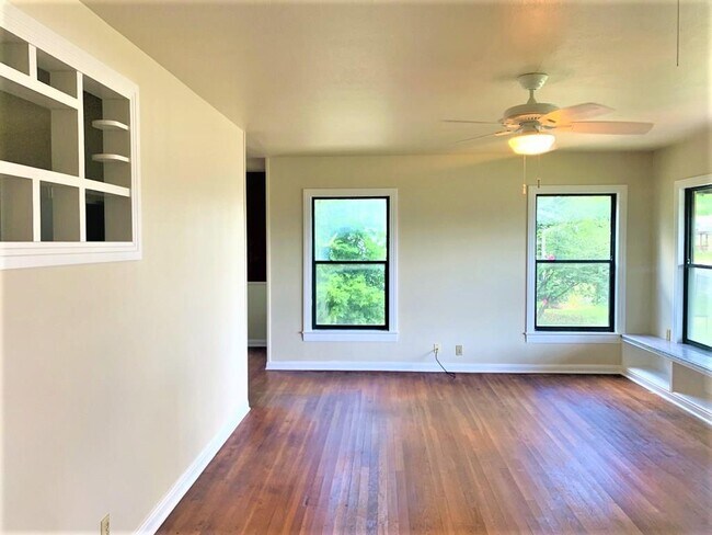 Building Photo - 3000 Cherrywood Rd