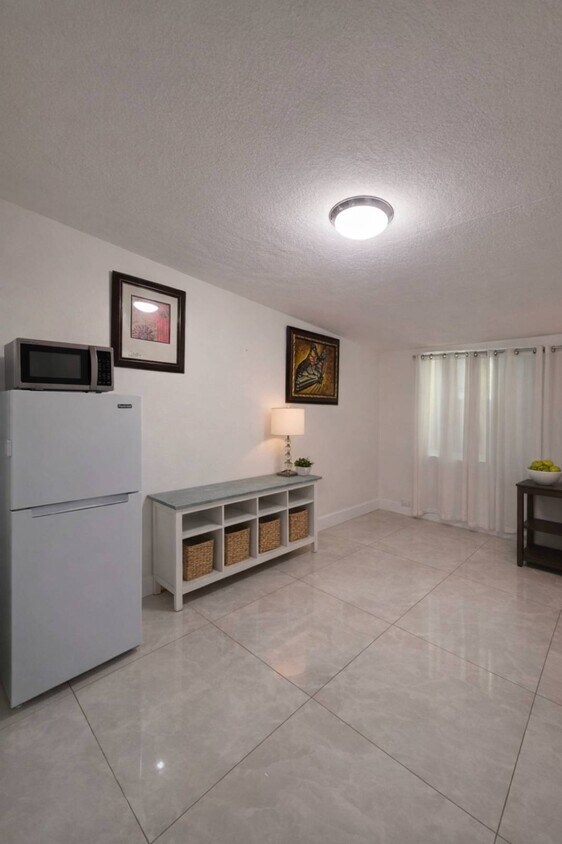 Foto del edificio - 1139 W 44th St