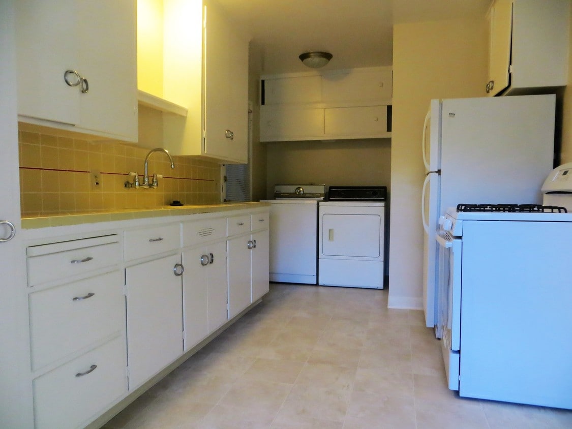 Building Photo - 462 Waverley St