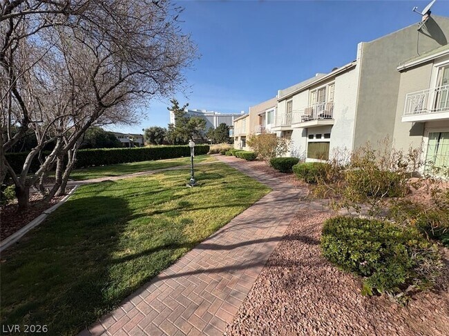 Building Photo - 698 Tam O Shanter