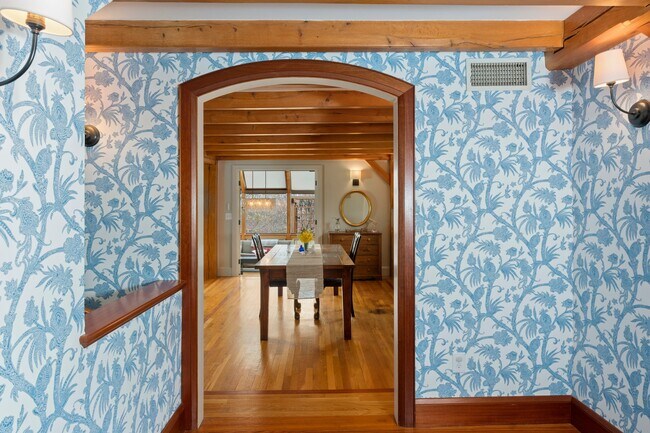 Foto del edificio - 240 3rd Beach Rd