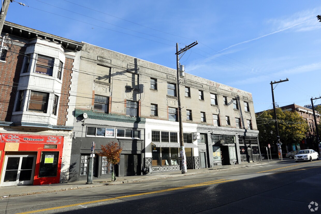 Building Photo - Bluff Apartments