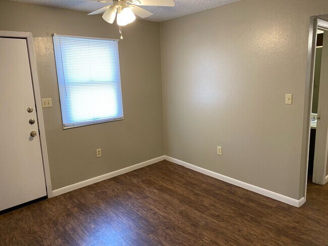 Building Photo - 510 Dowden Rd
