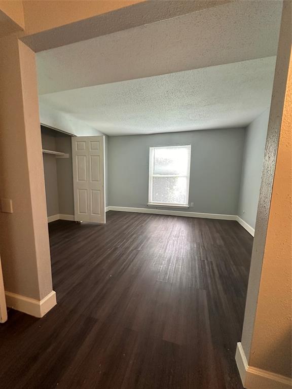 Building Photo - 5625 Antoine Dr