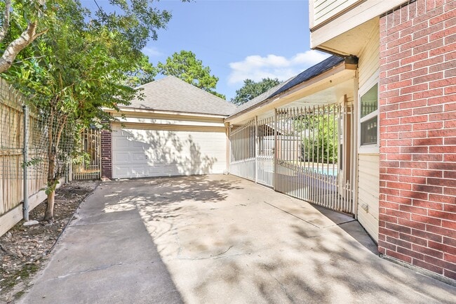 Building Photo - 16222 Rutley Cir