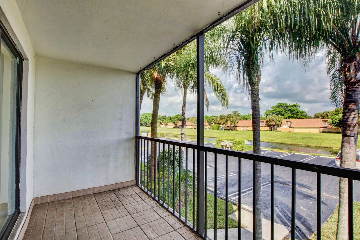 1008 Green Pine Blvd Unit A2, West Palm Beach, FL 33409 Room for Rent