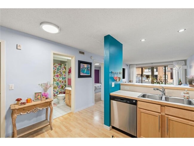 Building Photo - 48 Groveland Terrace