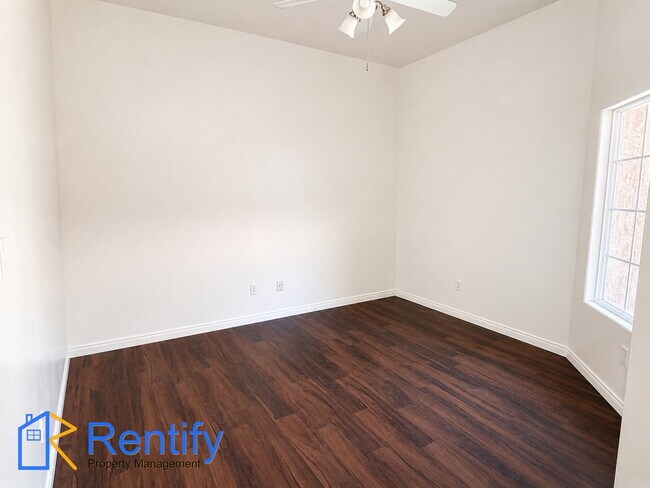 Building Photo - 4 bed, 2.5 bath home in NW Bakersfield - Gardener included