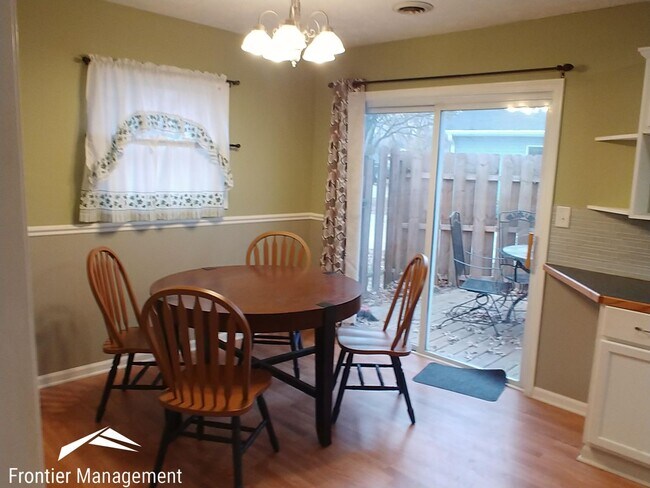 Foto del edificio - Spacious, Updated 3 Bedroom Home on the West Side of Town. Schedule a Showing Today!