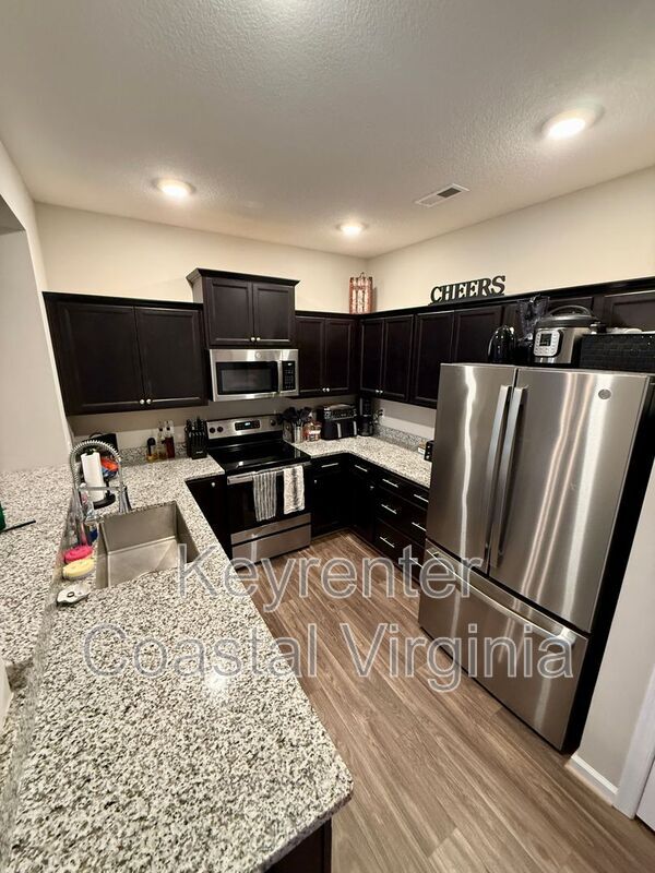Building Photo - 605 Kathy Ann Wy W