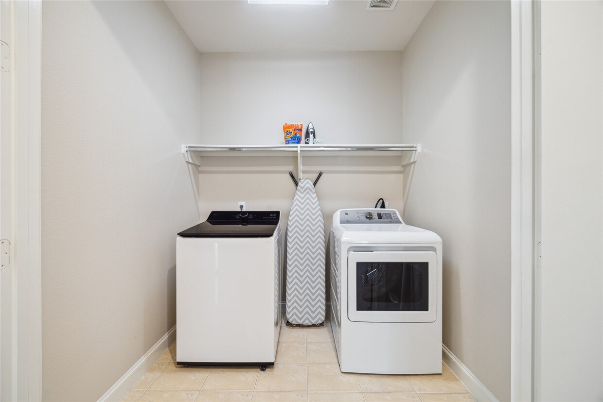 Foto principal - 9455 Fannin St