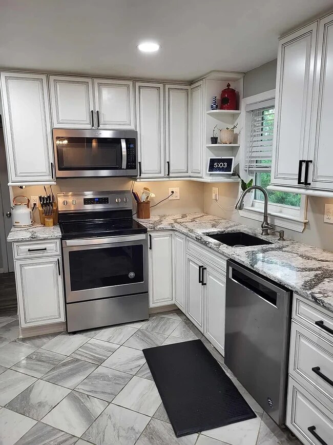 Foto del edificio - 566 S Old Middletown Rd