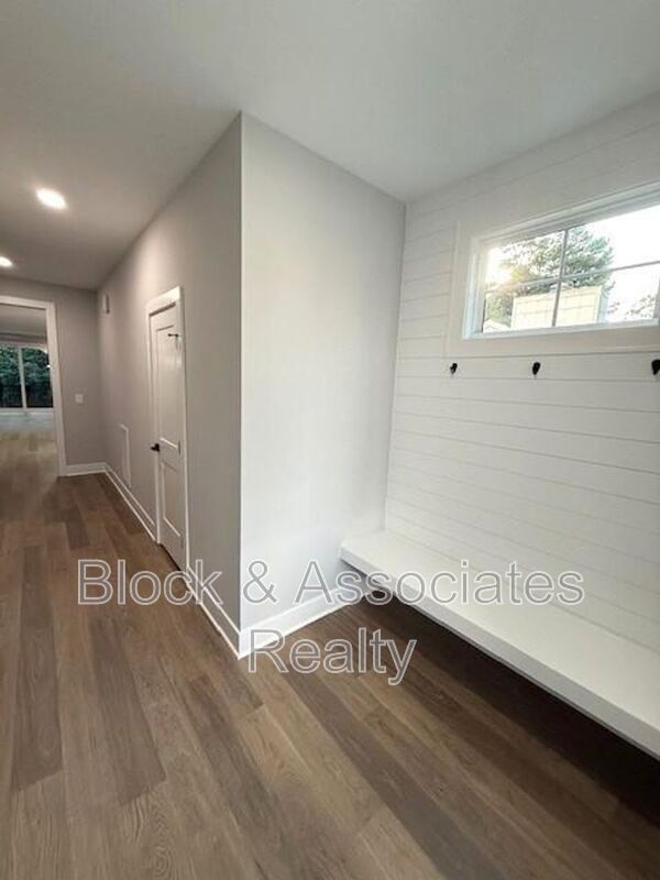 Foto del edificio - 1128 Cedarhurst Dr