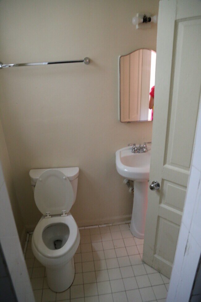 Building Photo - 1209 33rd St NW