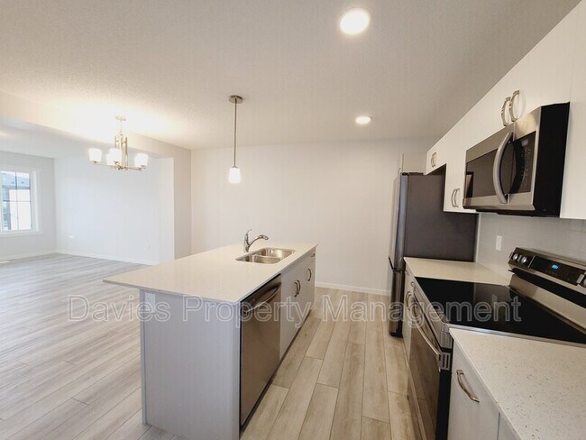 Photo du bâtiment - 1083 Cy Becker Rd NW