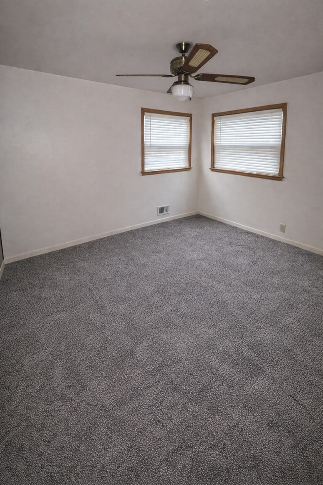 Building Photo - 5919 N 68th St