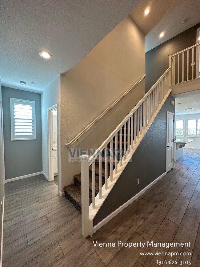 Foto del edificio - 1347 Larkspur Dr