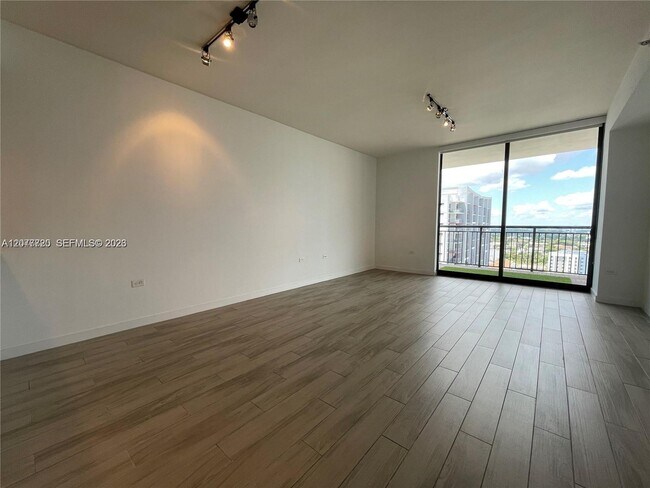 Foto del edificio - 999 SW 1st Ave