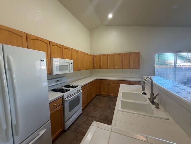 Foto del edificio - 1526 Golf Ct