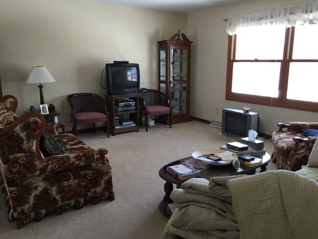 Foto del edificio - 4BR 2.5ba house on Westside of Iowa City -...