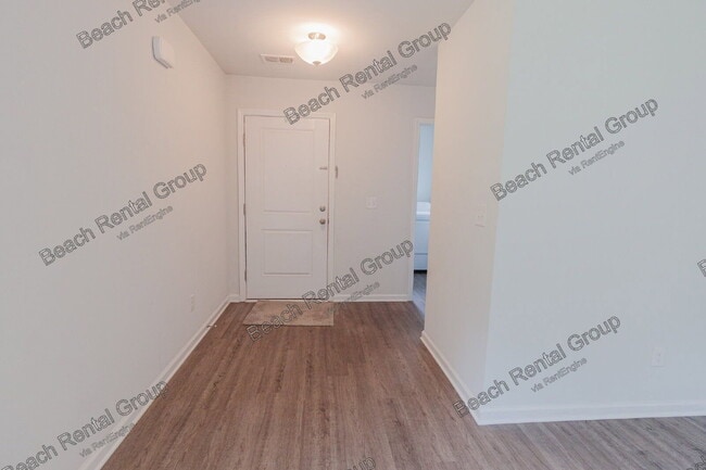 Building Photo - 591 Mossbank Loop