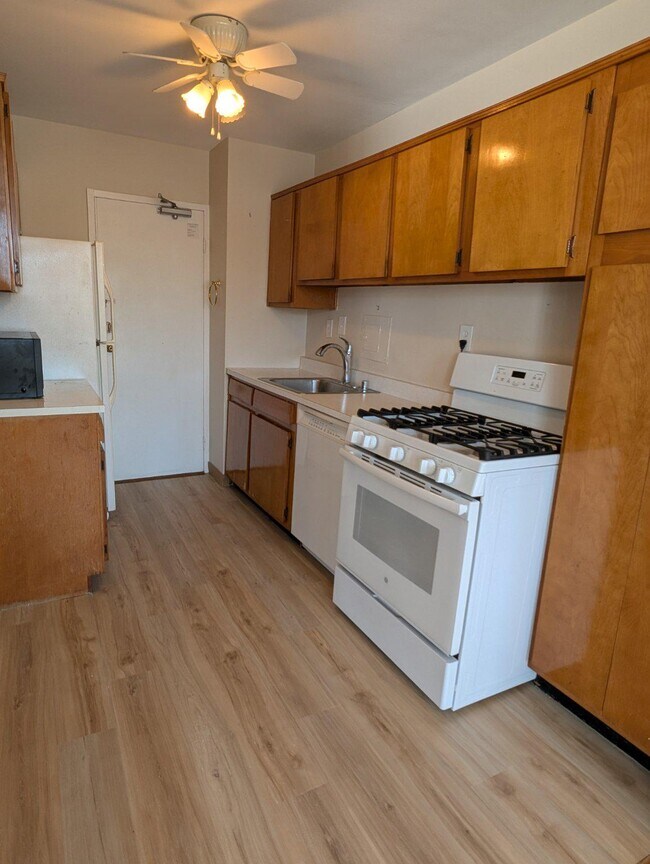 Foto del edificio - 6641 Wakefield Dr