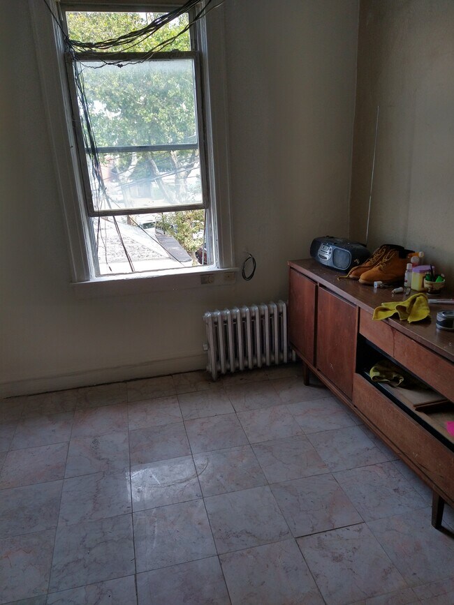 Bedroom Apartment 2 - 3149 93rd St