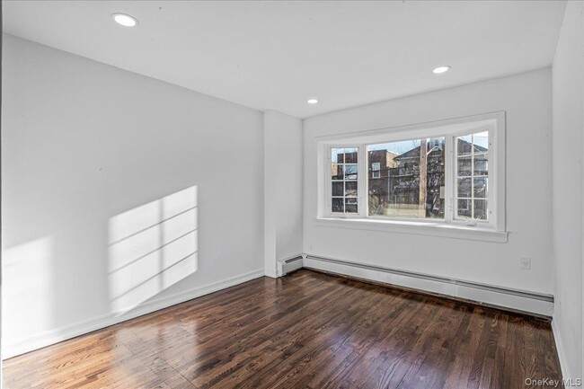 Building Photo - 953A E 217th St