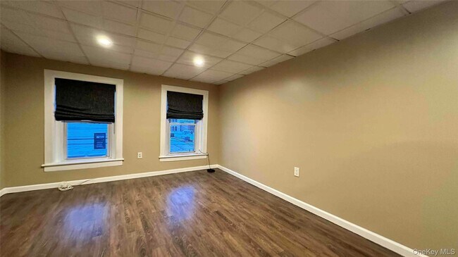 Foto del edificio - 320 New York Ave